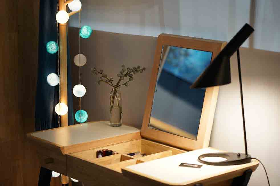 CÁM Dressing Table
