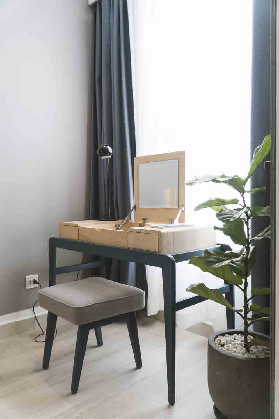 NHỮ LÂM Desk
