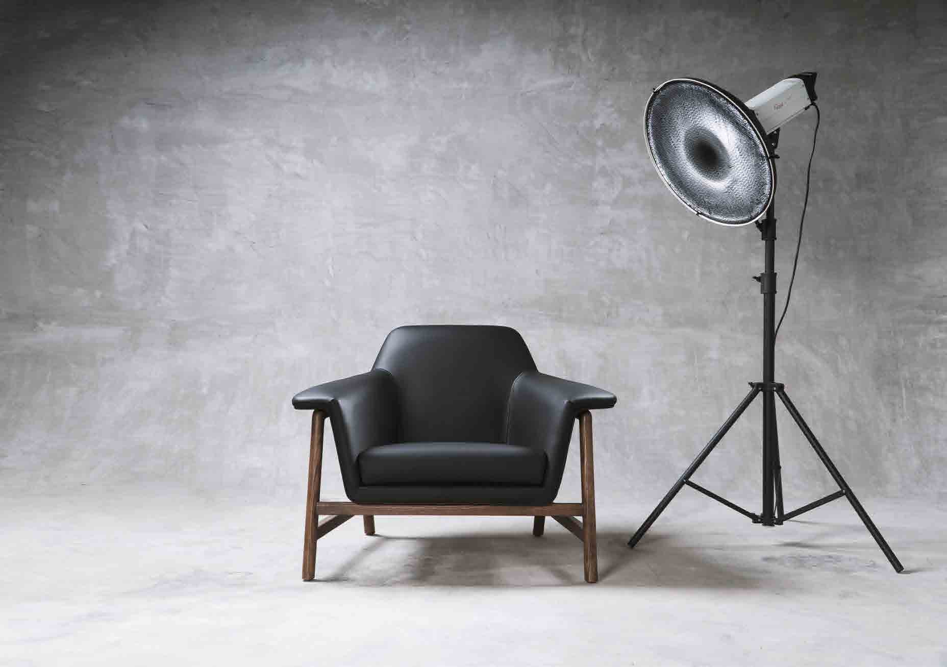 THE STRIKE Armchair